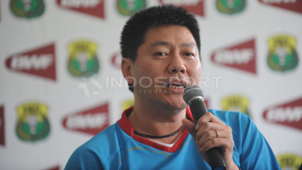 Menghadapi Kejuaraan Dunia Bulutangkis (BWC) 2022, pelatih ganda putra Indonesia, Aryono Miranat, memaparkan persiapan Kevin/Marcus dan kawan-kawan. Copyright: © Ratno Prasetyo/INDOSPORT